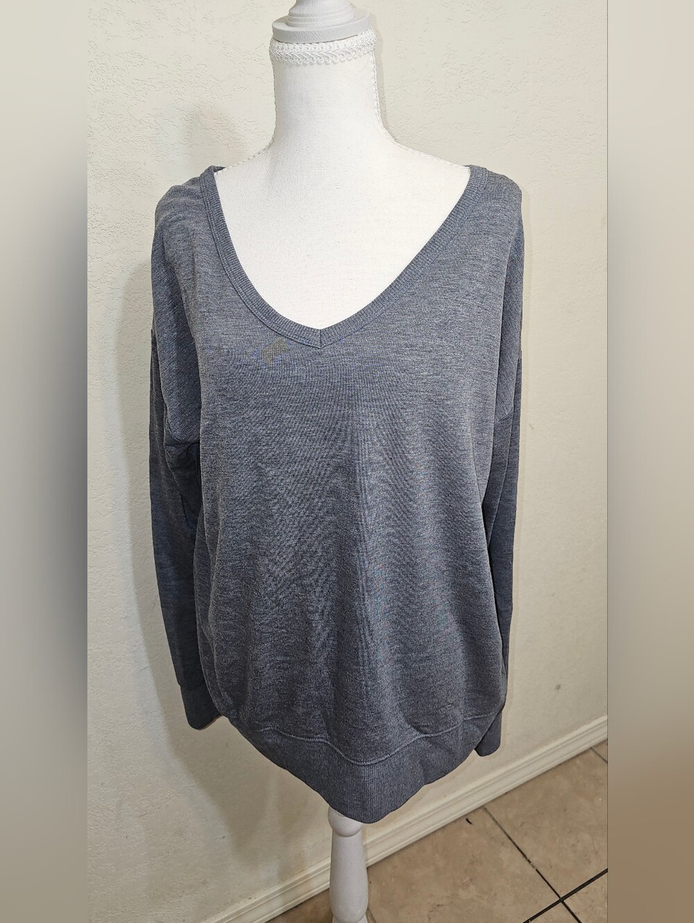 V-neck Long Sleeve Pullover Sweater - Charcoal Gray